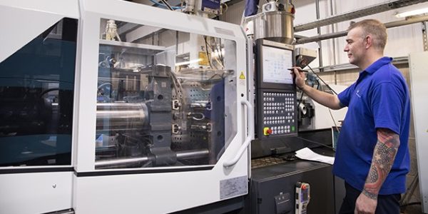 راه اندازی خط تولید تزریق پلاستیک - ایران هایپلاست