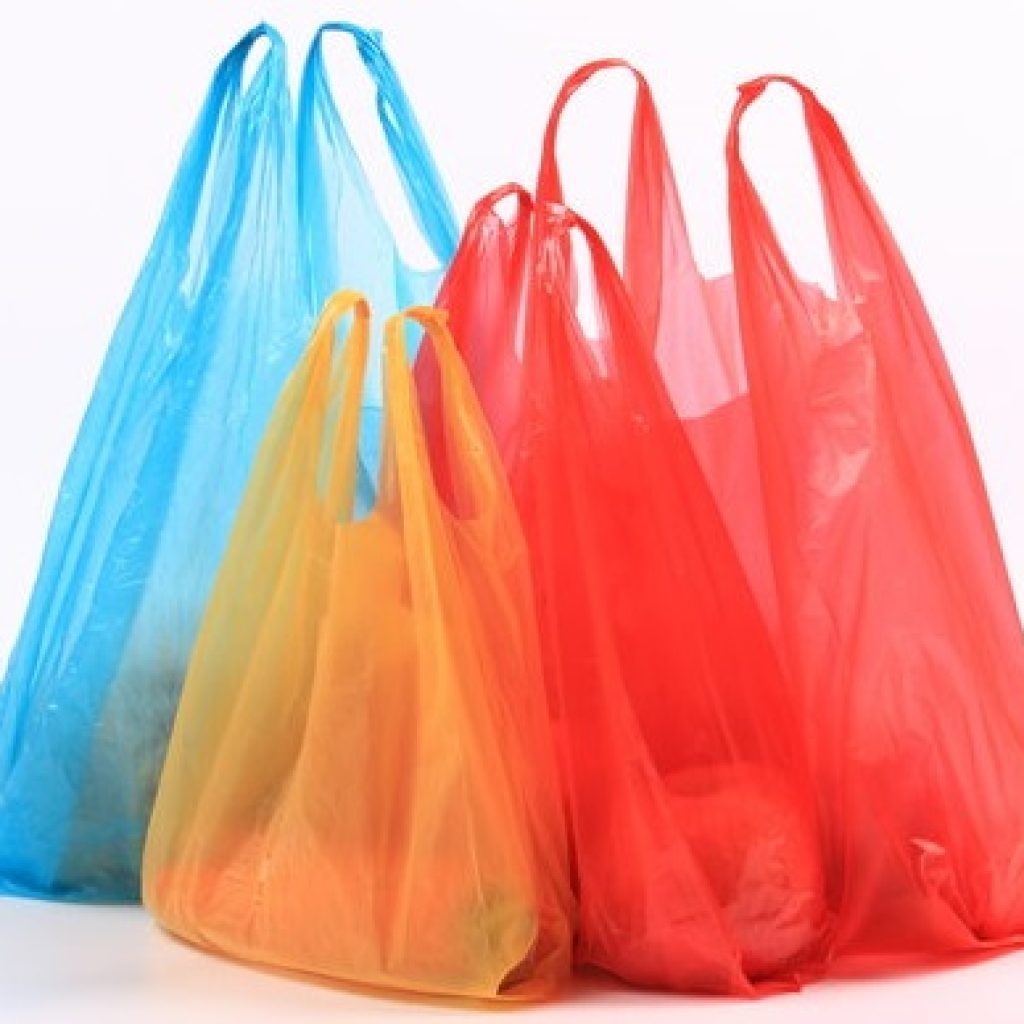 چالش‌های زیست‌محیطی تولید و مصرف نایلون و نایلکس و راهکارهای کاهش آن